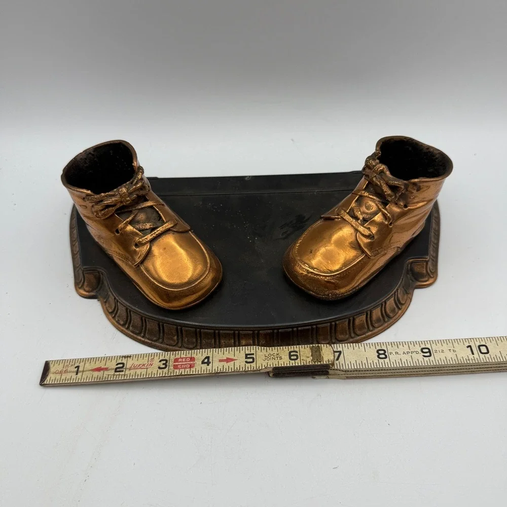 Vintage Bronzed Baby Shoes Keepsake Display Stand Set Copper Tone 6098 Decor